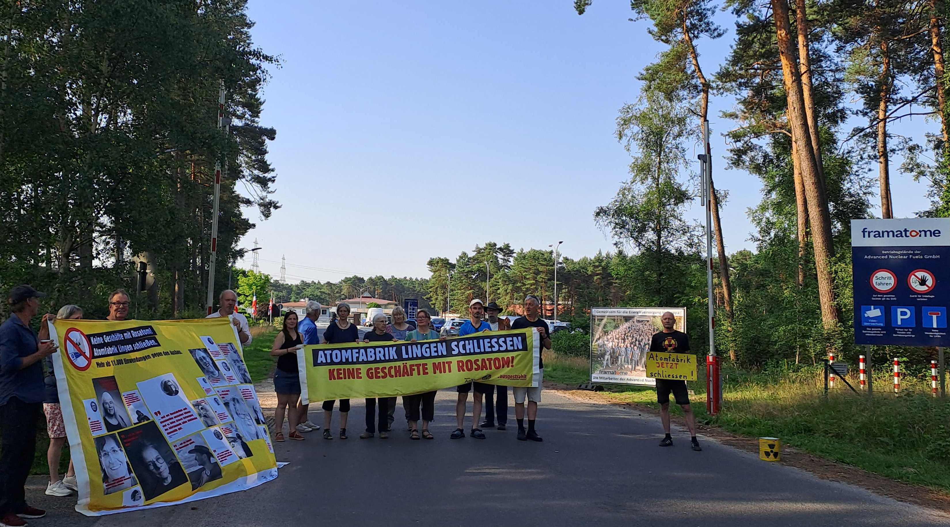 Утренний протест перед заводом по производству топливных элементов в Лингене